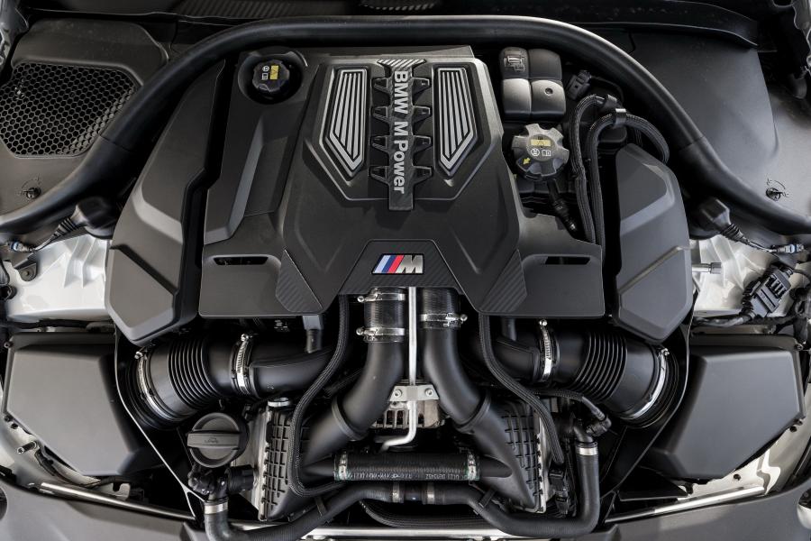 Моторный отсек BMW M5 (F90) 2018 года  (NA) (фото 5 из 40)